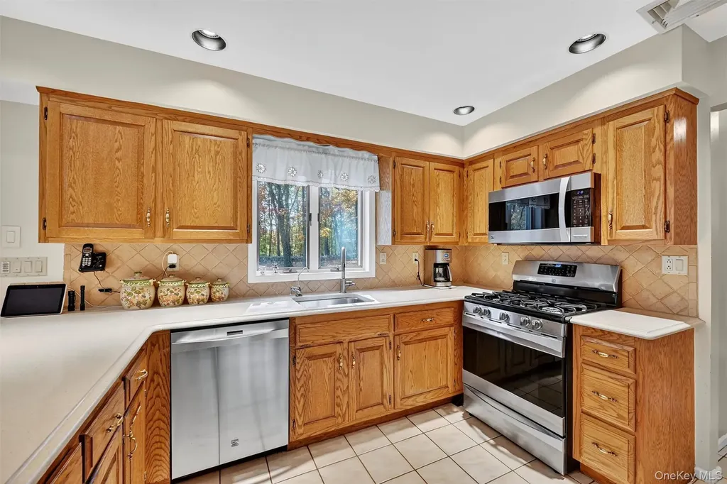 6 Phillips Drive Stony Point NY 10980
