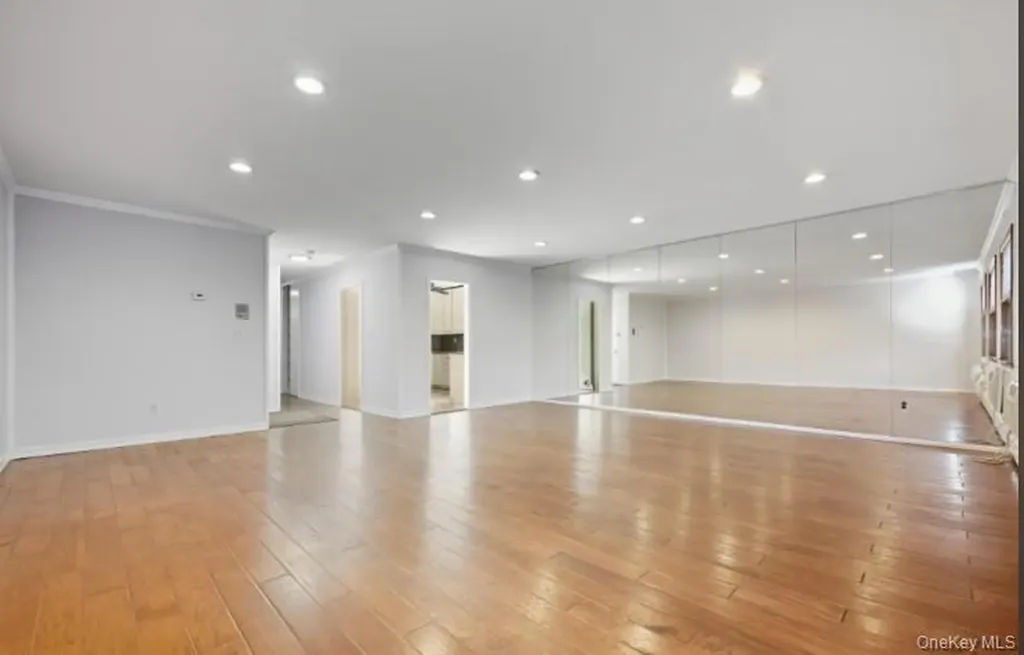 14-14 Bonnie Bayside NY 11360