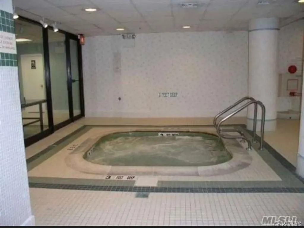 14-14 Bonnie Bayside NY 11360