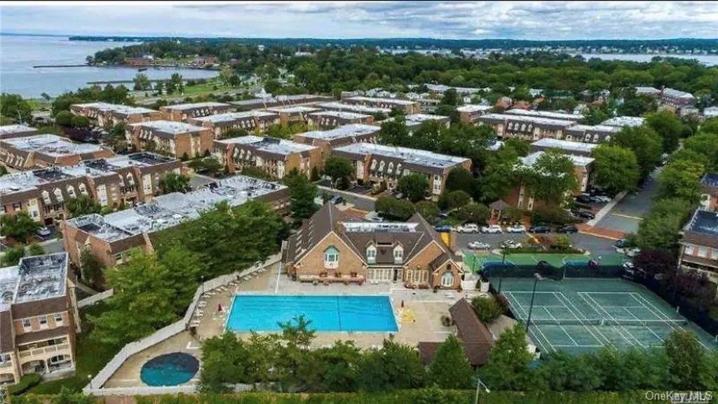 14-14 Bonnie Bayside NY 11360