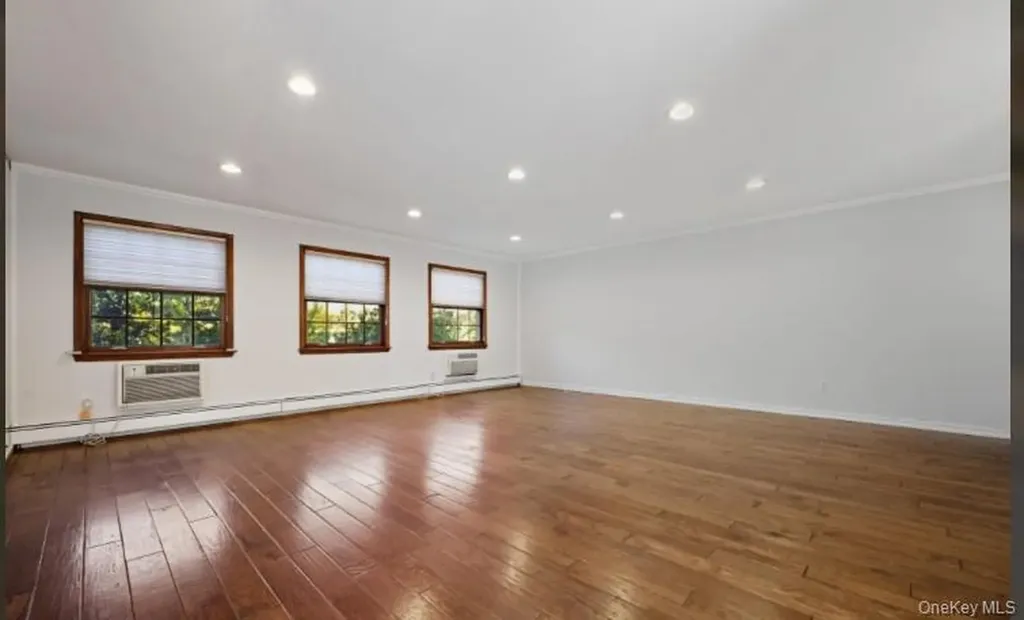 14-14 Bonnie Bayside NY 11360