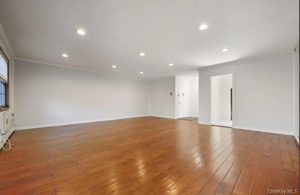 14-14 Bonnie Bayside NY 11360