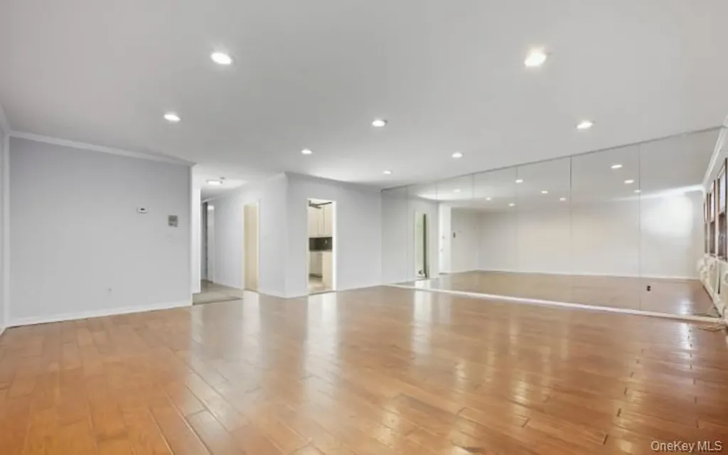 14-14 Bonnie Bayside NY 11360