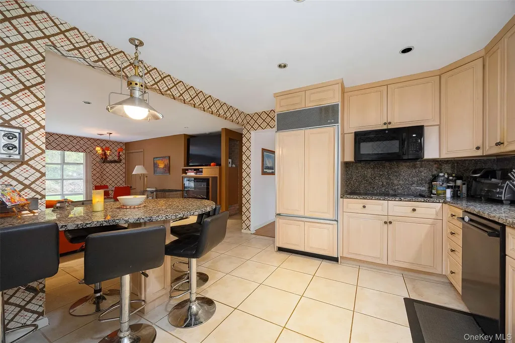 21 Walnut Hill Road Poughkeepsie NY 12603