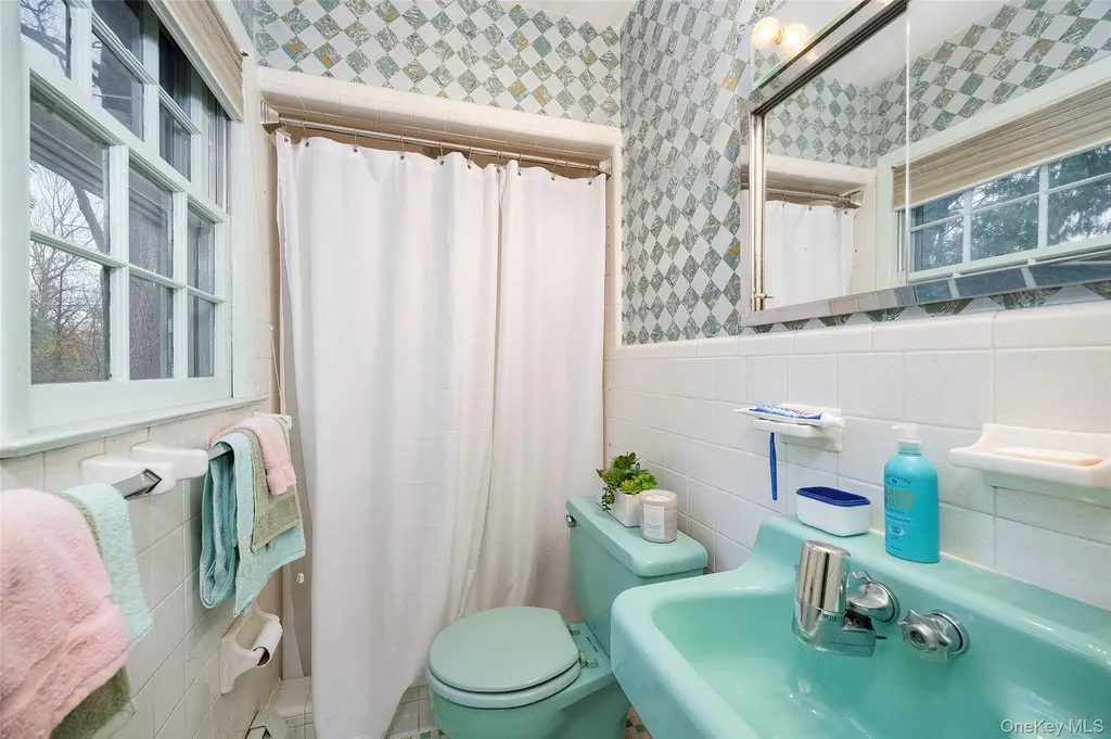 21 Walnut Hill Road Poughkeepsie NY 12603