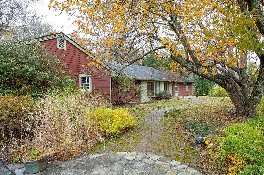 21 Walnut Hill Road Poughkeepsie NY 12603
