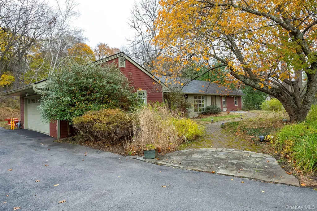 21 Walnut Hill Road Poughkeepsie NY 12603