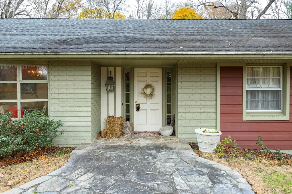 21 Walnut Hill Road Poughkeepsie NY 12603