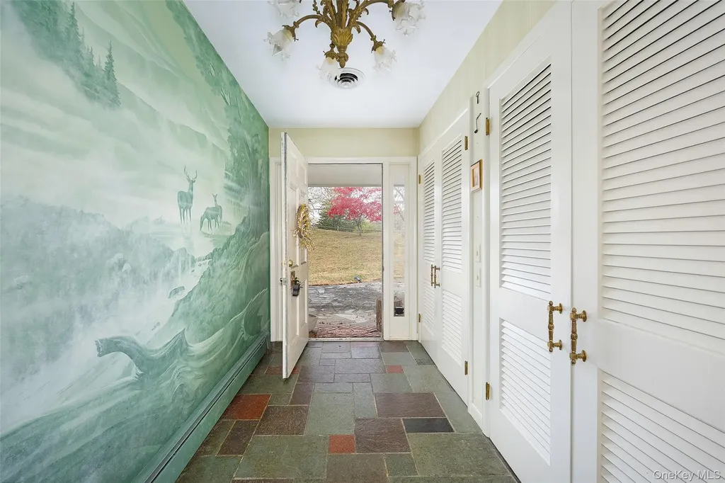 21 Walnut Hill Road Poughkeepsie NY 12603