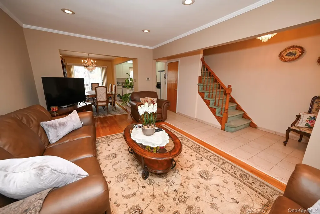 7112 71st Place Glendale NY 11385