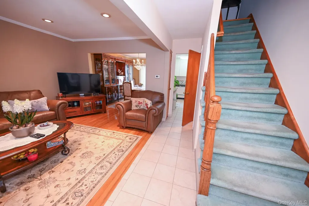 7112 71st Place Glendale NY 11385