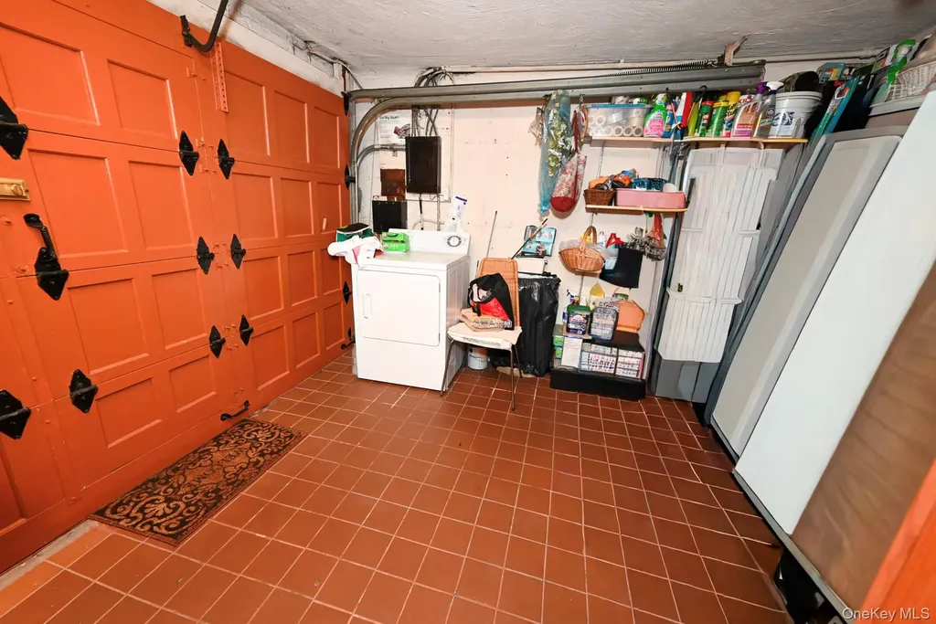 7112 71st Place Glendale NY 11385