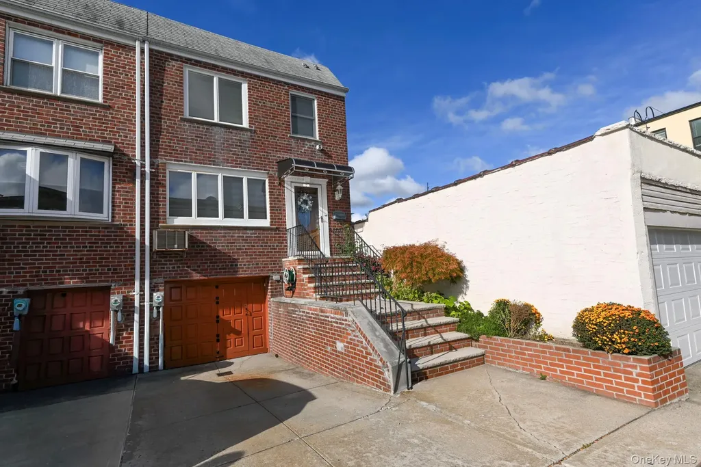7112 71st Place Glendale NY 11385