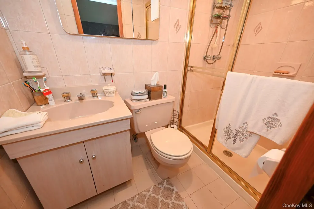 7112 71st Place Glendale NY 11385