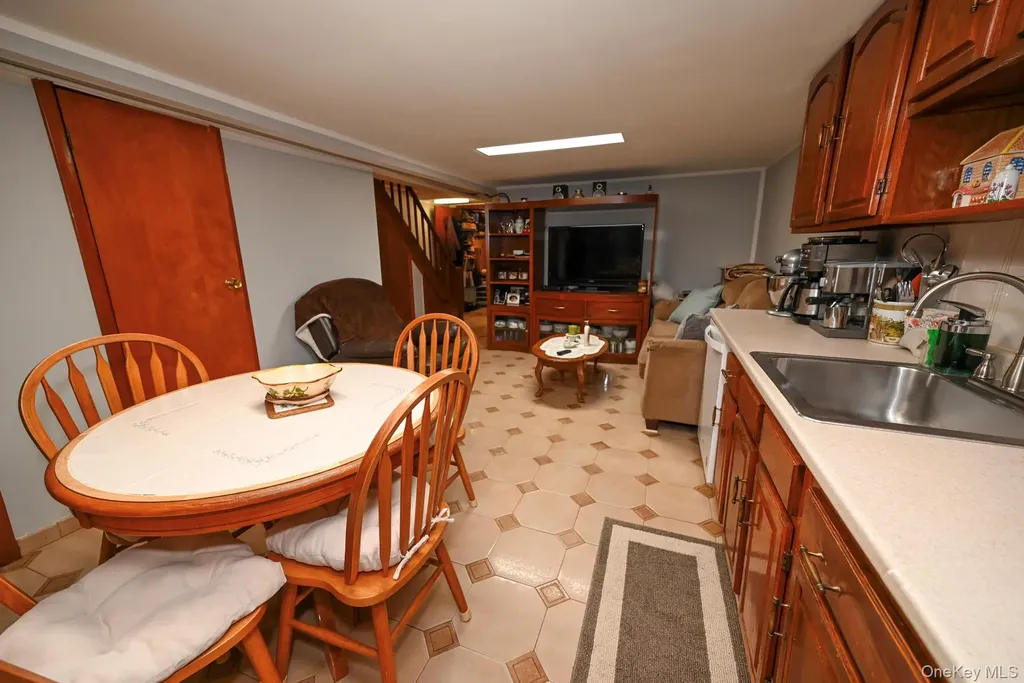 7112 71st Place Glendale NY 11385