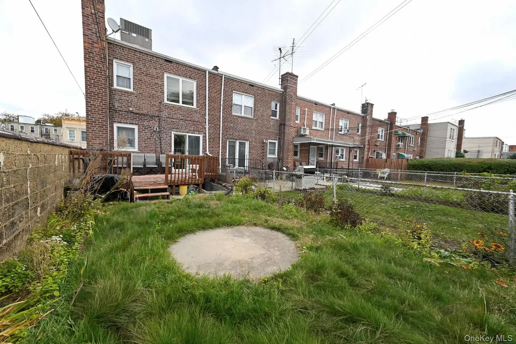 7112 71st Place Glendale NY 11385