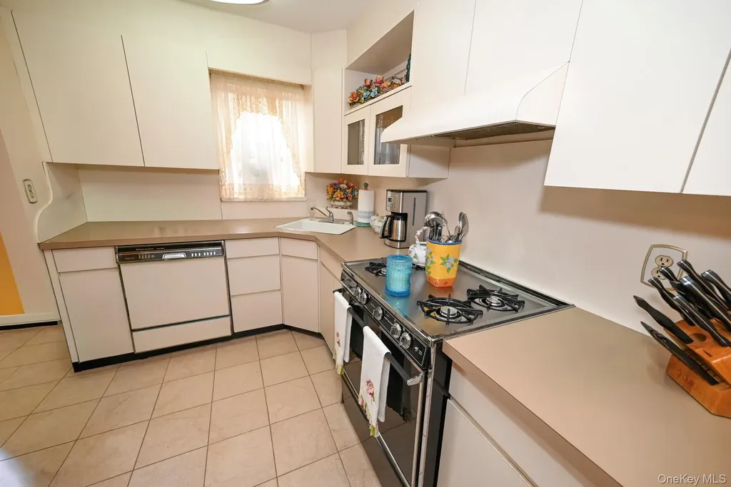 7112 71st Place Glendale NY 11385