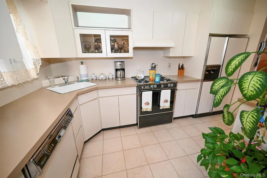 7112 71st Place Glendale NY 11385