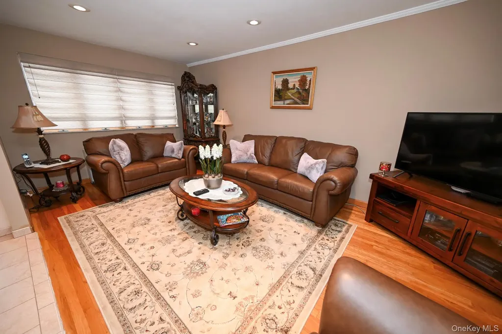 7112 71st Place Glendale NY 11385