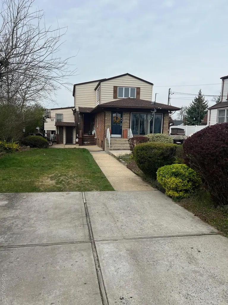 240 Oakley Avenue Hempstead NY 11003