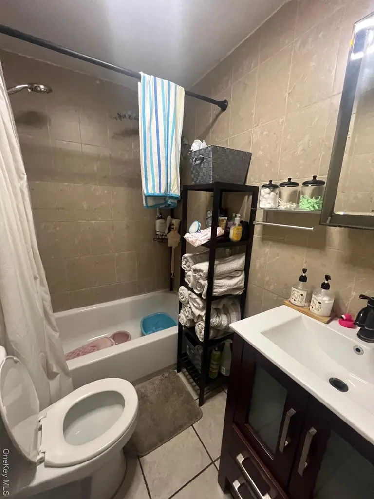 240 Oakley Avenue Hempstead NY 11003