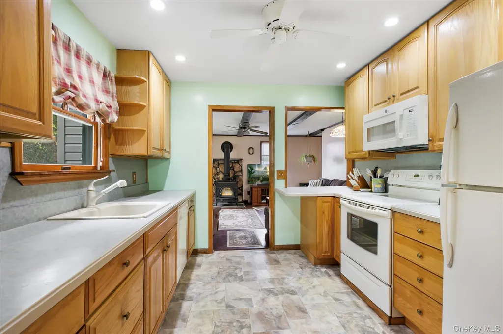 19 Hawthorne Street Mastic NY 11950