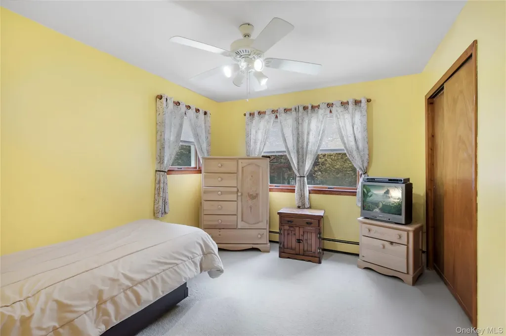 19 Hawthorne Street Mastic NY 11950