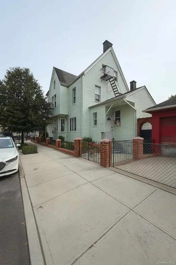 8552 79th Street Woodhaven NY 11421