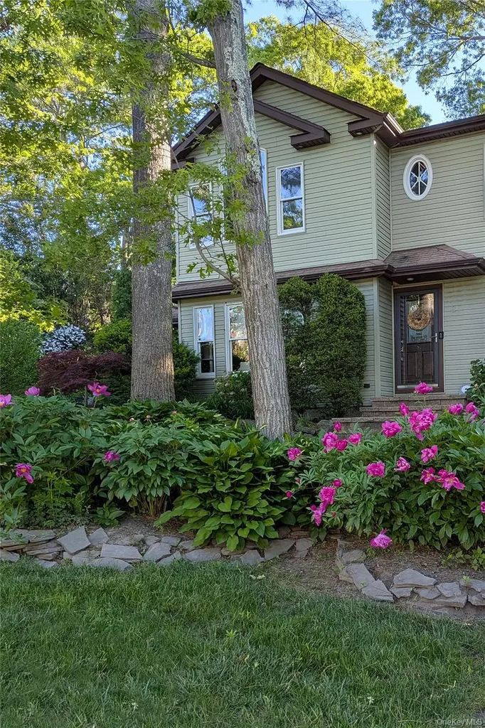 8 Margaret Avenue Nesconset NY 11767