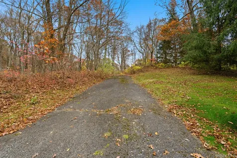 17 Spring House Road Pound Ridge NY 10576