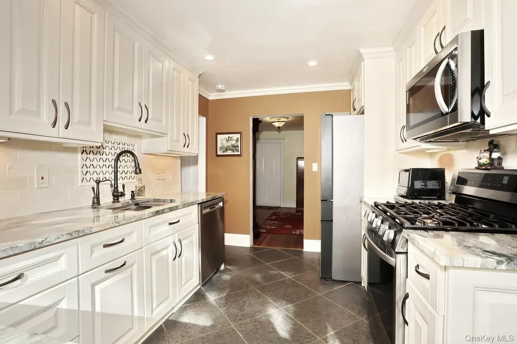 81 E Maple Avenue Suffern NY 10901