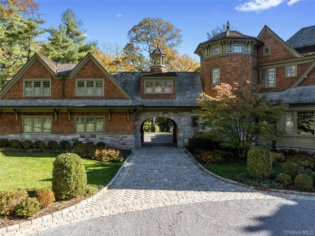 143 Heather Lane Mill Neck NY 11765