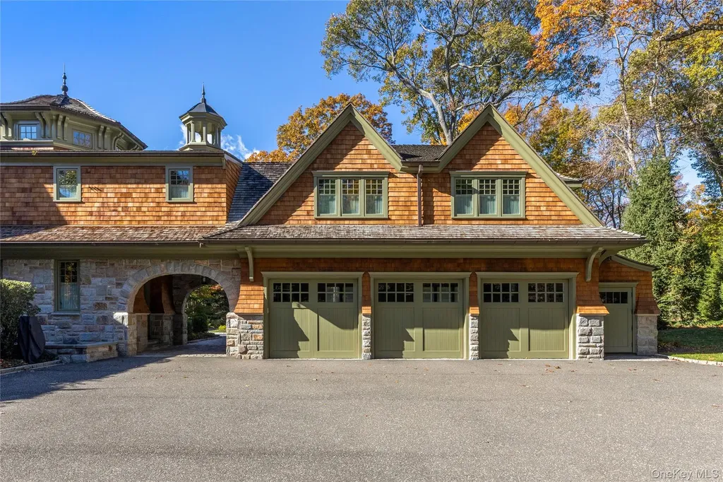 143 Heather Lane Mill Neck NY 11765