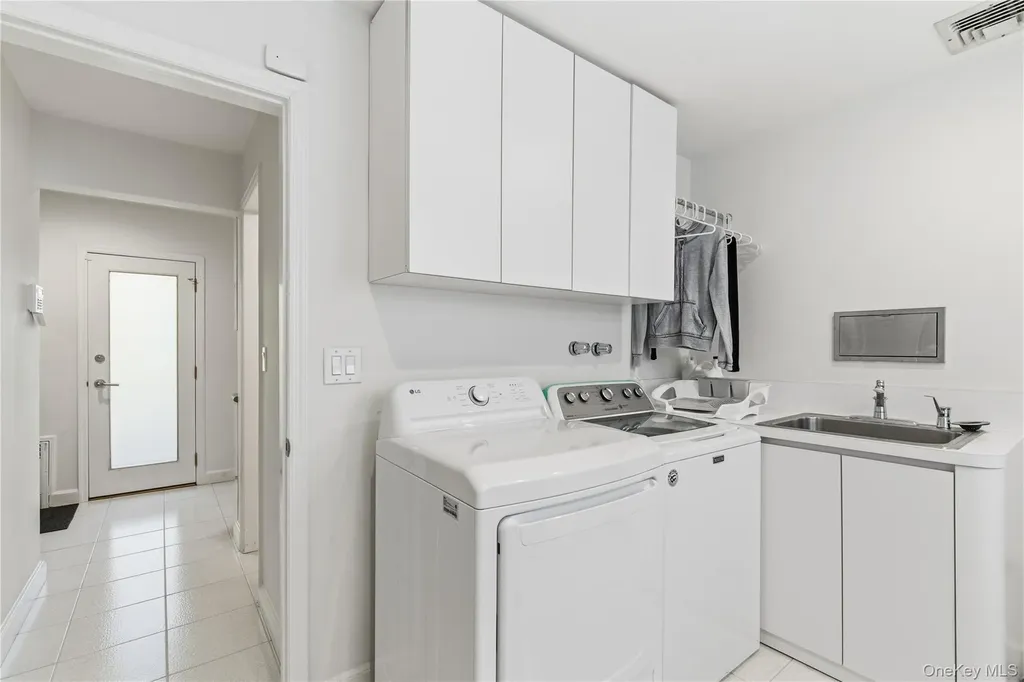 108 Bacon Road Old Westbury NY 11568