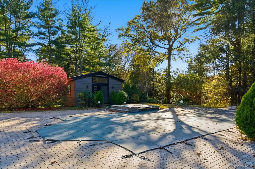 108 Bacon Road Old Westbury NY 11568