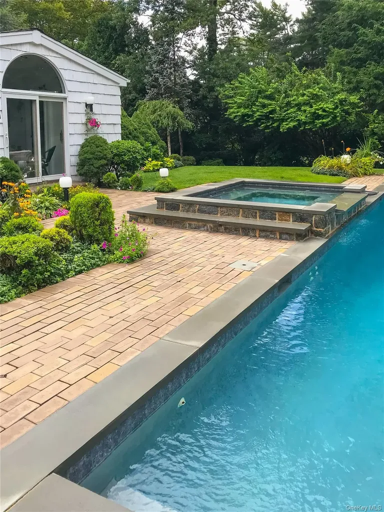 108 Bacon Road Old Westbury NY 11568