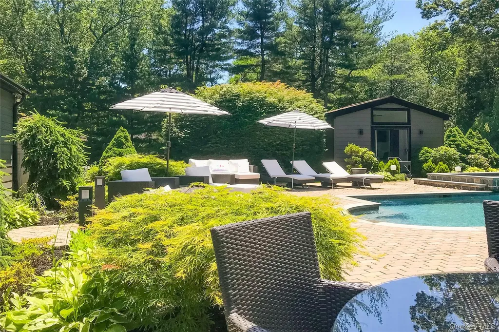 108 Bacon Road Old Westbury NY 11568