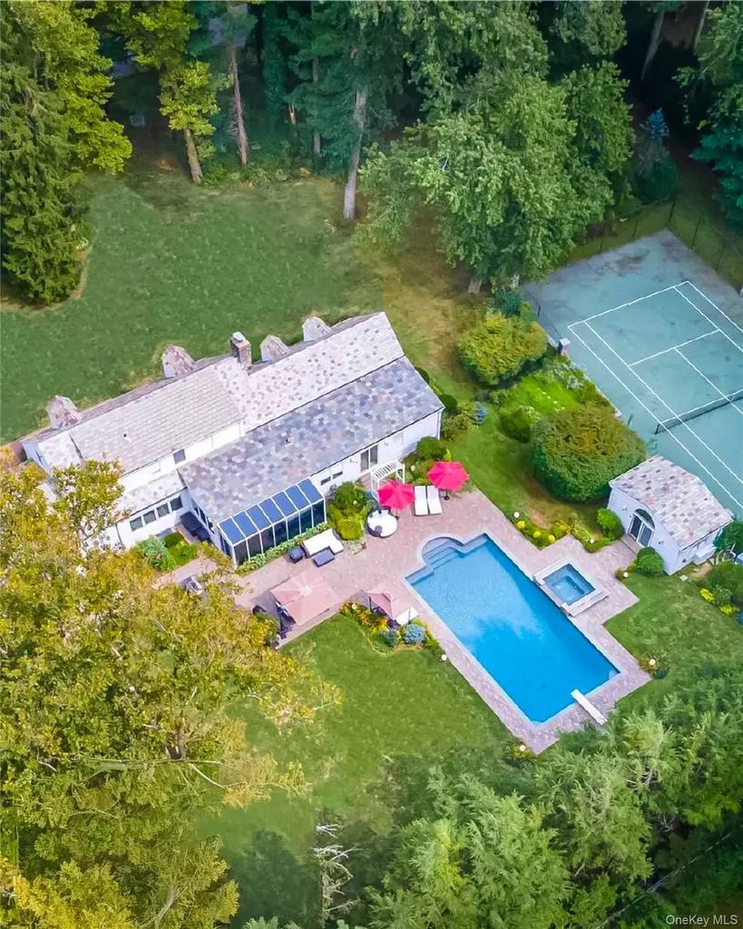 108 Bacon Road Old Westbury NY 11568