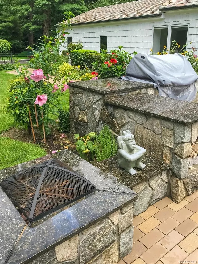 108 Bacon Road Old Westbury NY 11568