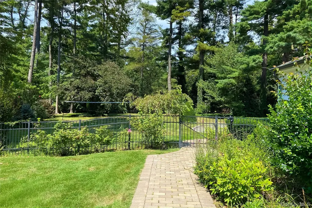 108 Bacon Road Old Westbury NY 11568