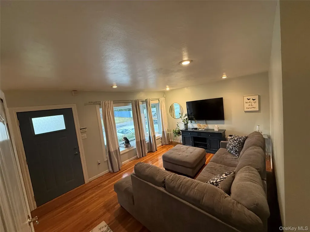 20 Sugarwood Lane Commack NY 11725