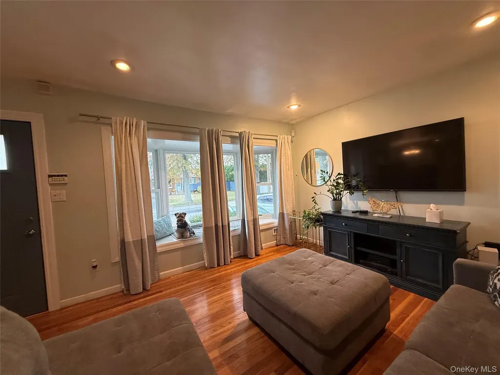 20 Sugarwood Lane Commack NY 11725