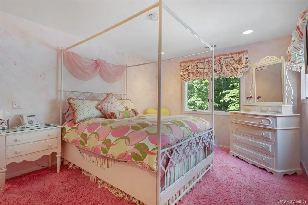 9 Plume Grass Way Westhampton NY 11977