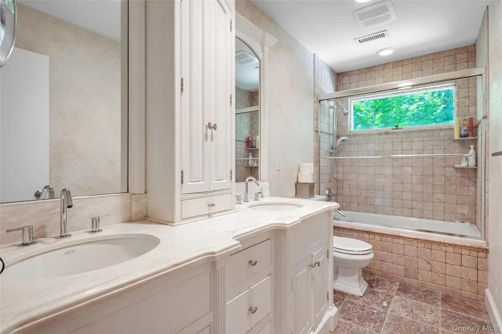 9 Plume Grass Way Westhampton NY 11977