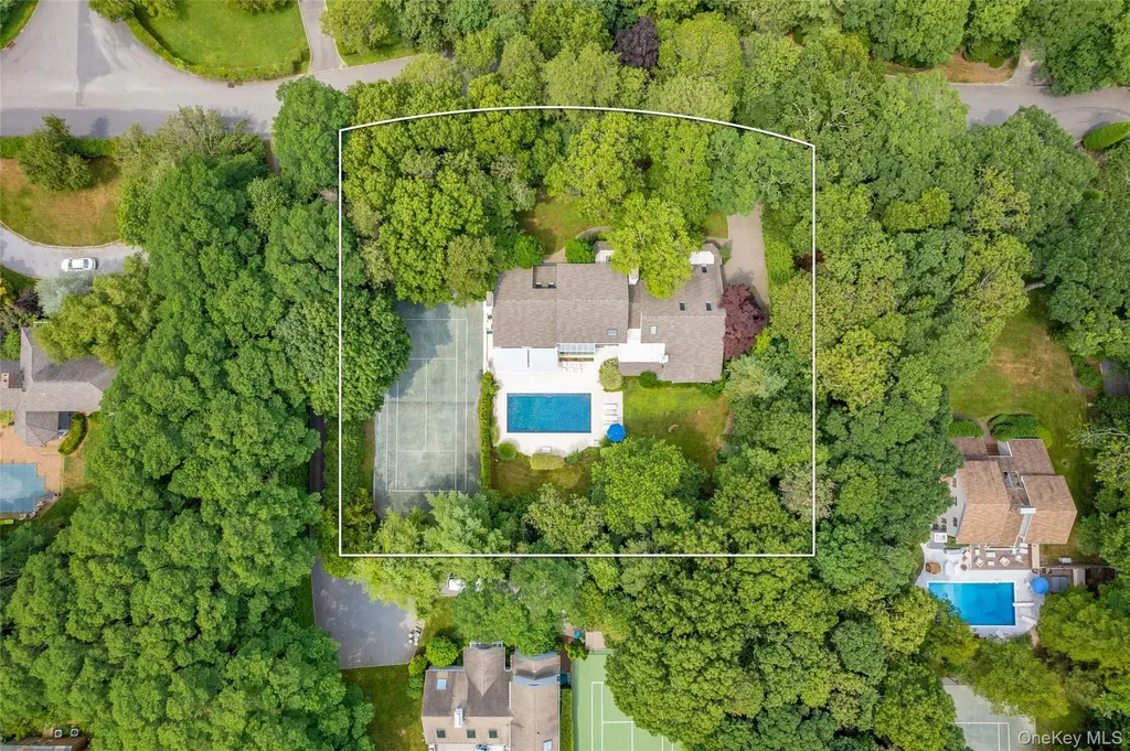 9 Plume Grass Way Westhampton NY 11977