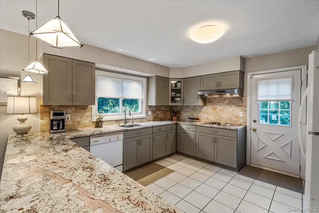53 Stuart Place Manhasset NY 11030