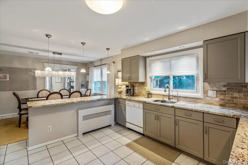 53 Stuart Place Manhasset NY 11030