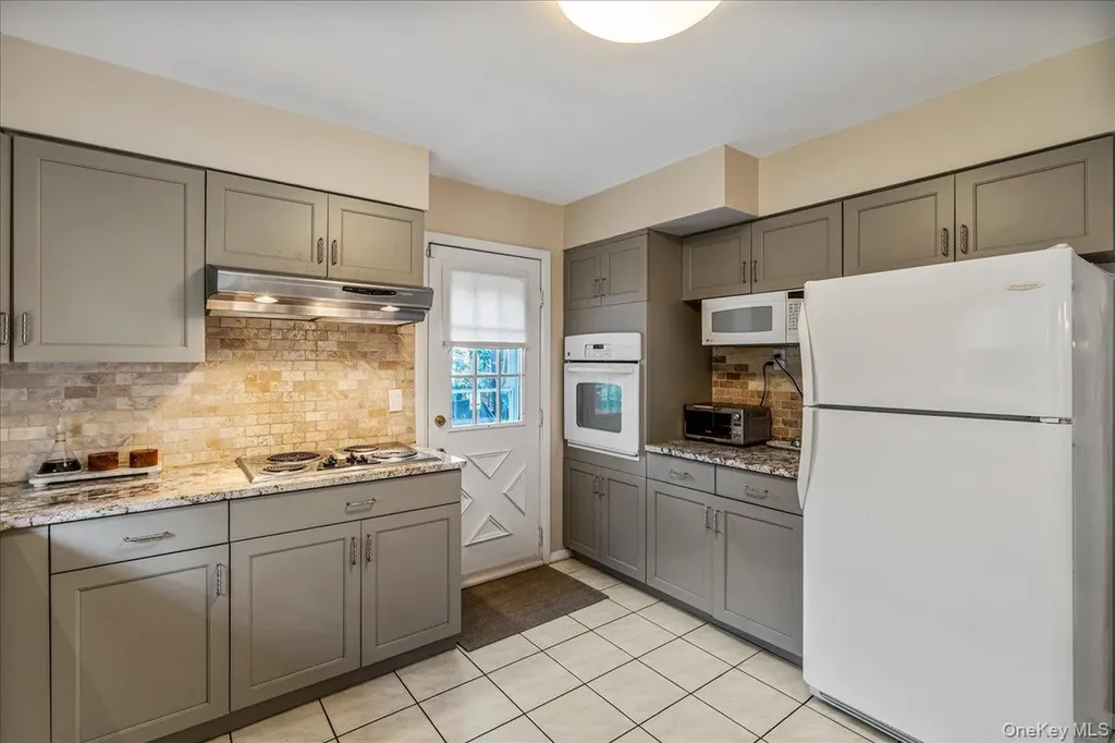 53 Stuart Place Manhasset NY 11030