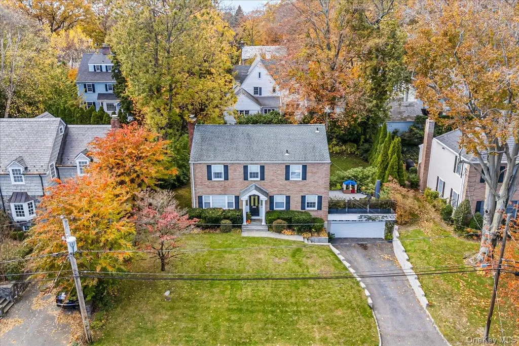 53 Stuart Place Manhasset NY 11030