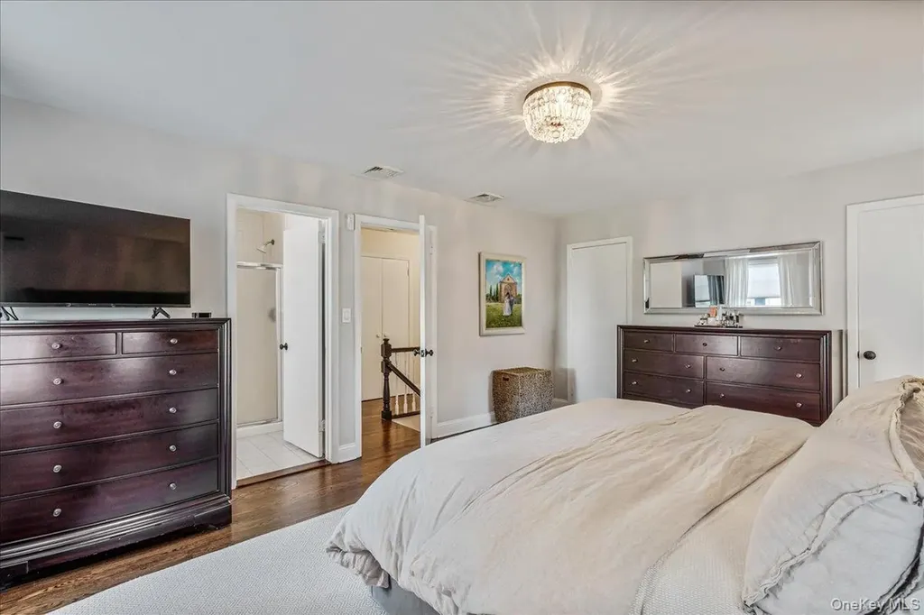 53 Stuart Place Manhasset NY 11030